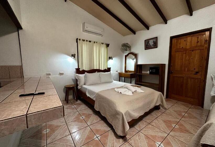 هتل Loma Real Hot Springs Bed & Breakfast