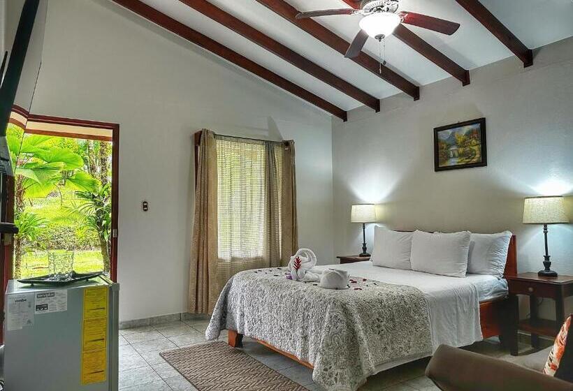 هتل Loma Real Hot Springs Bed & Breakfast