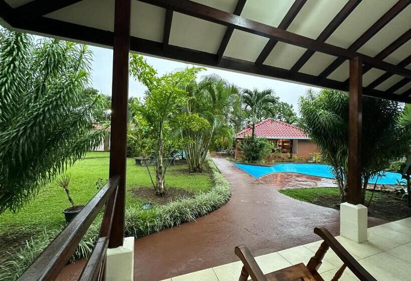هتل Loma Real Hot Springs Bed & Breakfast