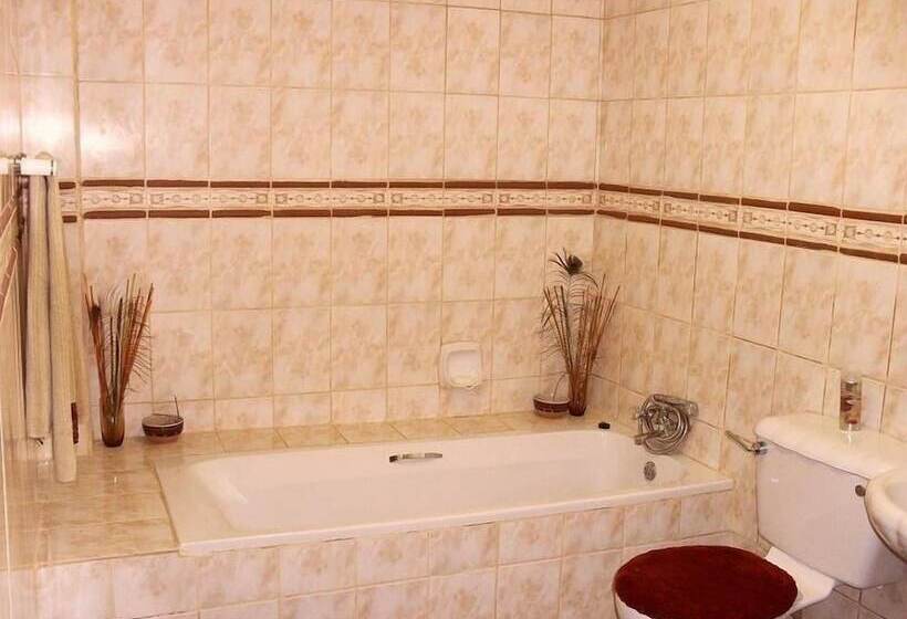 هتل N4 Guest Lodge