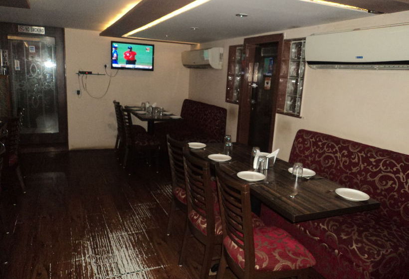 Отель Q Deck Rooms