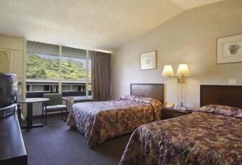 Отель Red Carpet Inn  New Brunswick