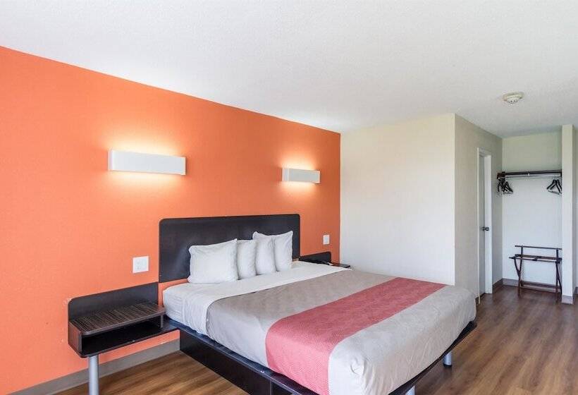 Отель Red Carpet Inn  New Brunswick