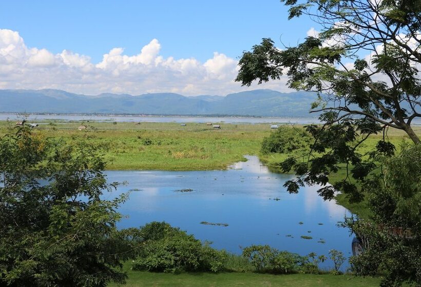 هتل Sanctum Inle Resort