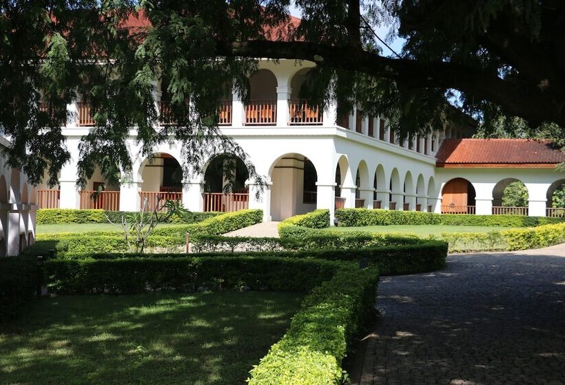 هتل Sanctum Inle Resort