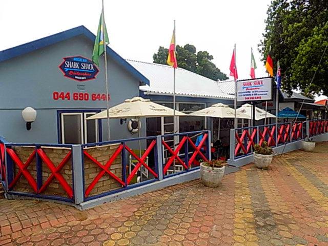 הוסטל Shark Shacks