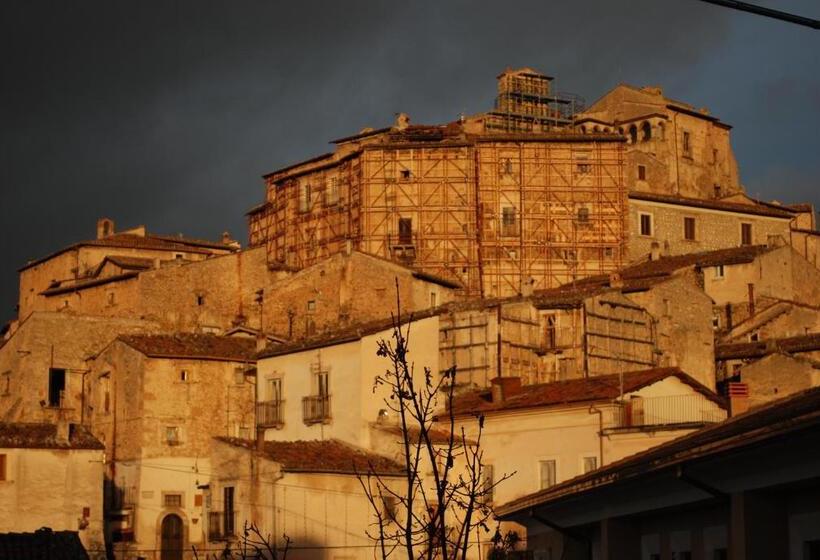 مبيت وإفطار La Bifora E Le Lune Vico Sotto Gli Archi 5