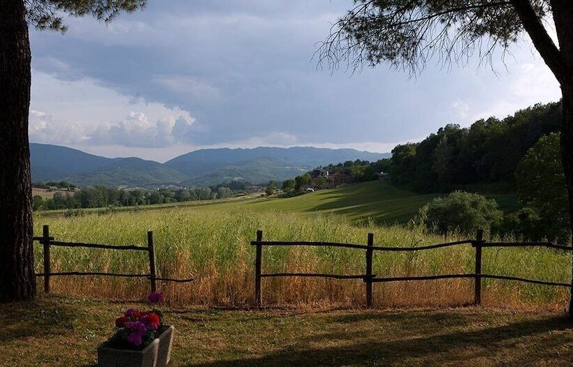 فندق Agriturismo La Topaia