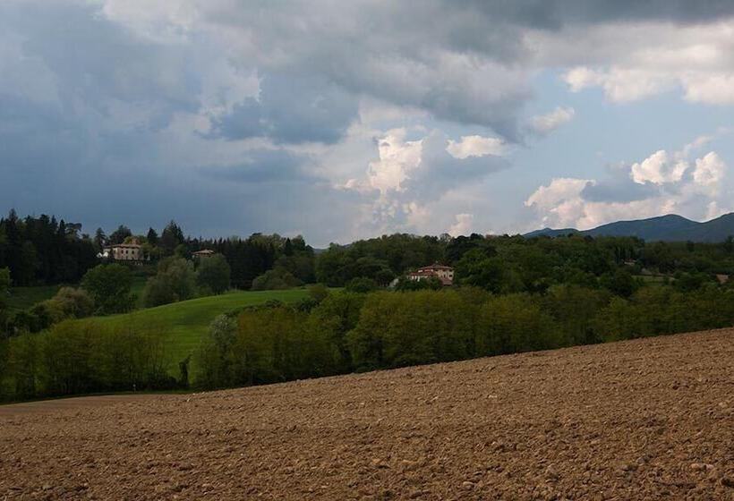 فندق Agriturismo La Topaia