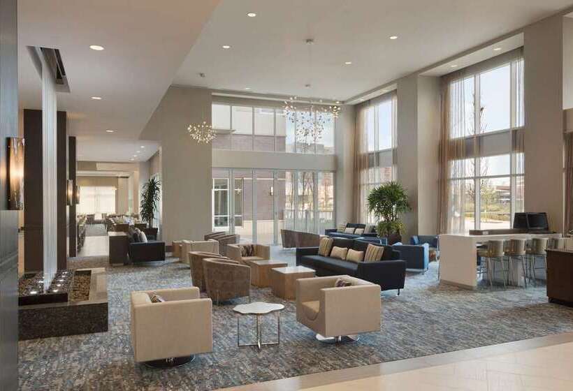 هتل Embassy Suites By Hilton The Woodlands At Hughes Landing