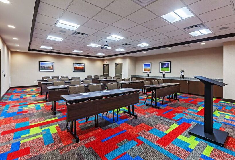 هتل Hampton Inn & Suites Claremore