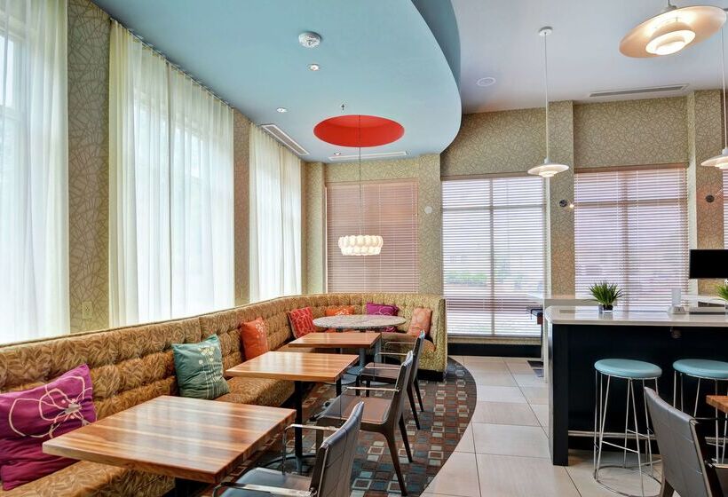 هتل Hilton Garden Inn Raleigh /crabtree Valley