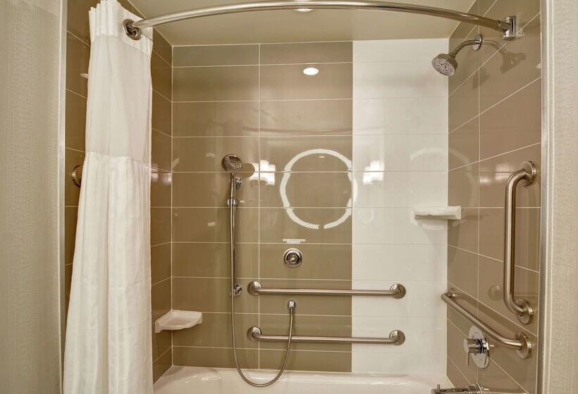 هتل Hilton Garden Inn Raleigh /crabtree Valley