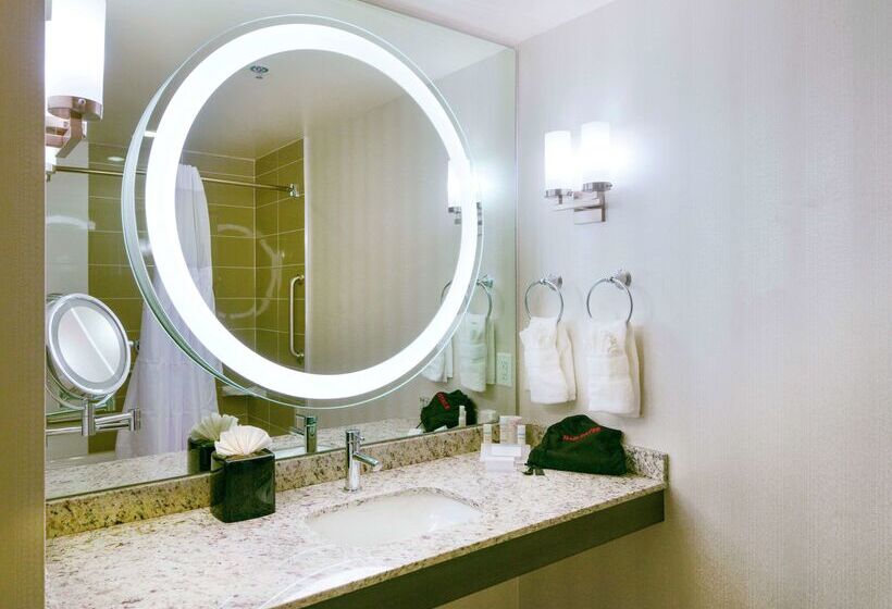 هتل Hilton Garden Inn Raleigh /crabtree Valley