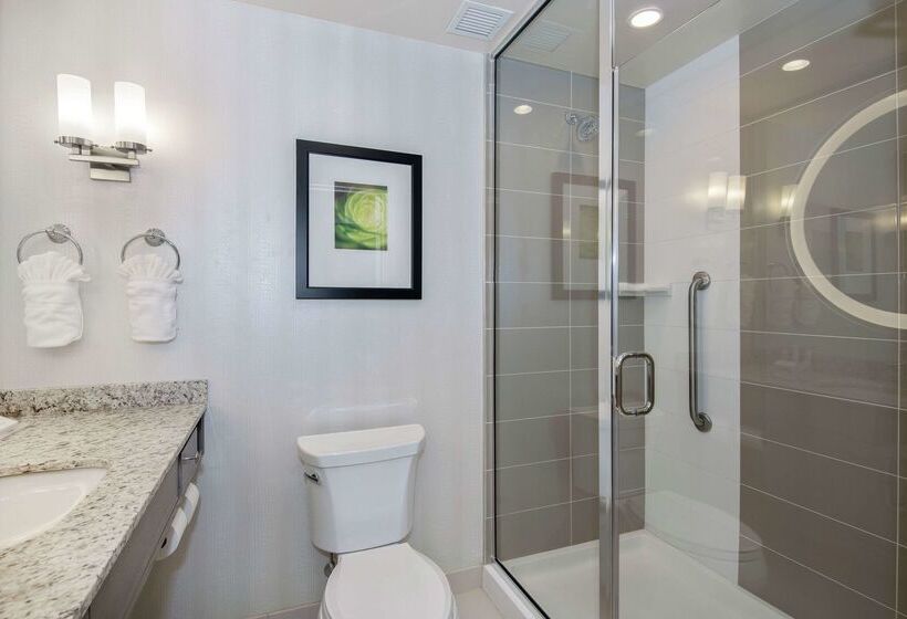 هتل Hilton Garden Inn Raleigh /crabtree Valley