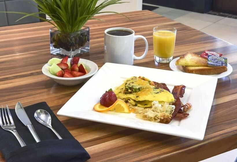 هتل Hilton Garden Inn Raleigh /crabtree Valley
