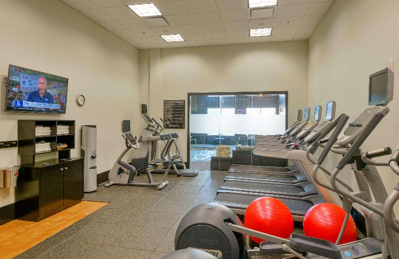 هتل Hilton Garden Inn Raleigh /crabtree Valley