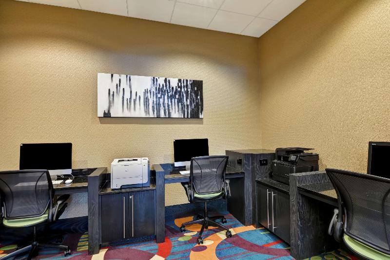 هتل Hilton Garden Inn Raleigh /crabtree Valley