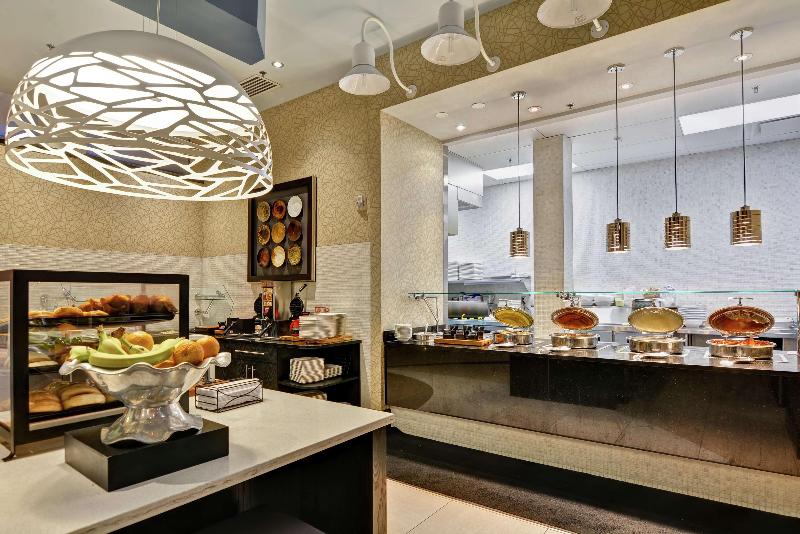 هتل Hilton Garden Inn Raleigh /crabtree Valley