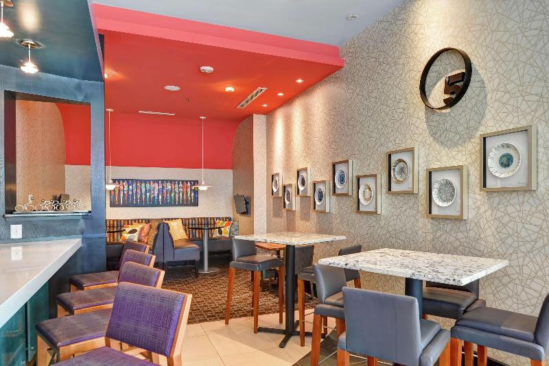 هتل Hilton Garden Inn Raleigh /crabtree Valley