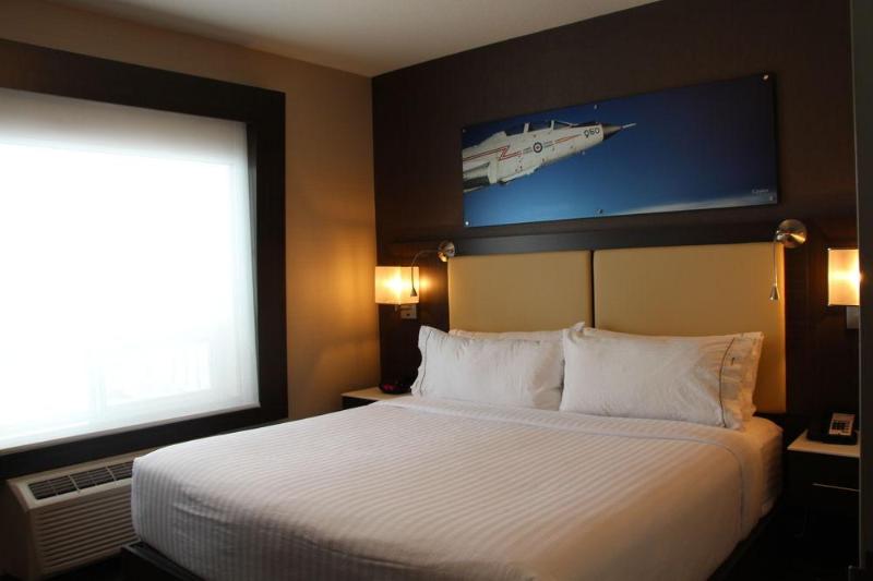 هتل Holiday Inn Express & Suites Cold Lake