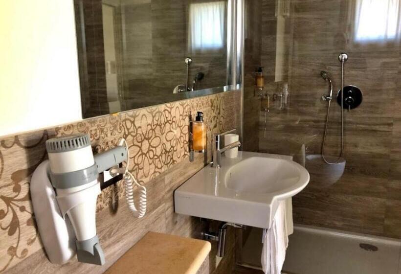 هتل Inghirios Wellness Country Resort