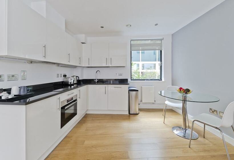 Red Lion Court By City2stay