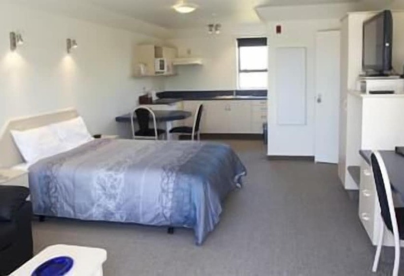 Avalon Manor Motel