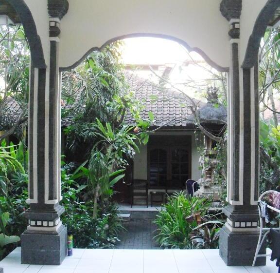 تختخواب و صبحانه Adus Beach Inn