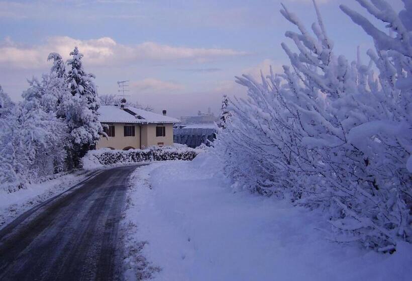 تختخواب و صبحانه Il Poggiolo Delle Rose Bed&breakfast