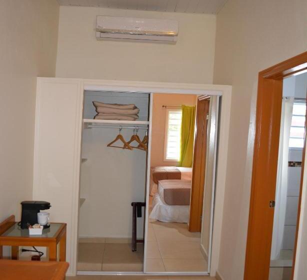هتل Alicia's Inn