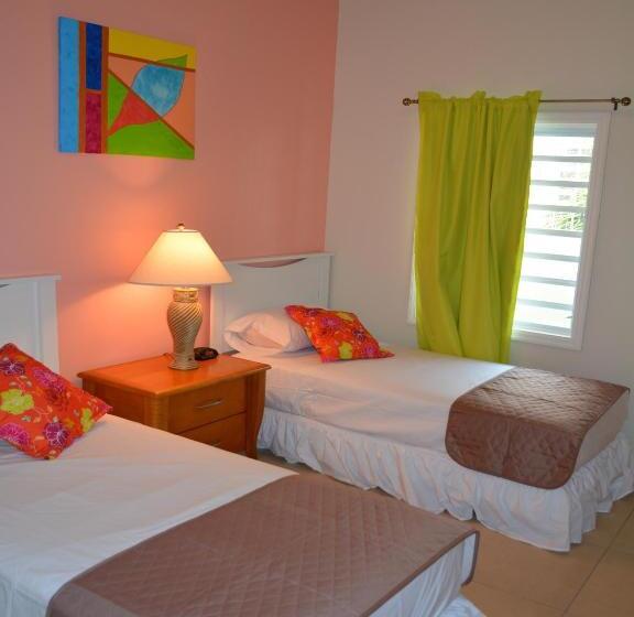 هتل Alicia's Inn