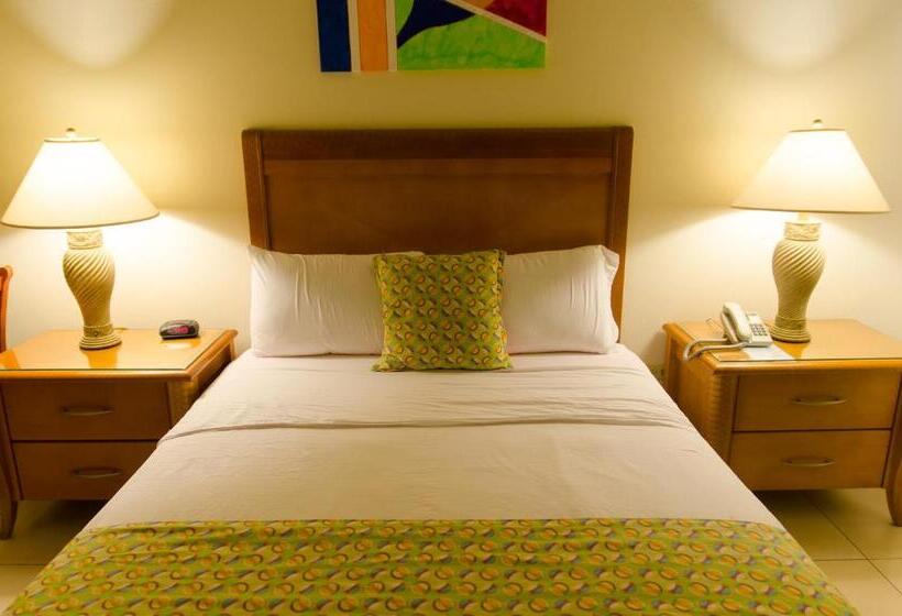 هتل Alicia's Inn