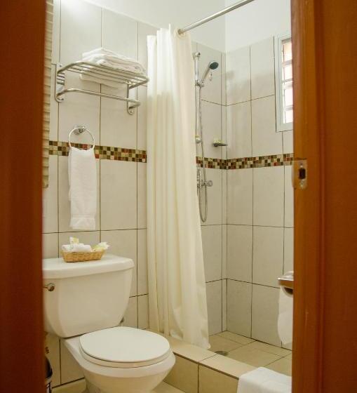 هتل Alicia's Inn