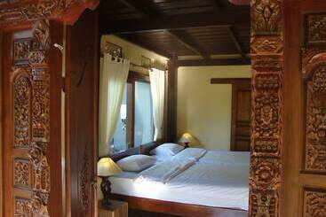 هتل Atres Villa
