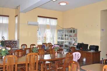 هتل Golden Guest Inn