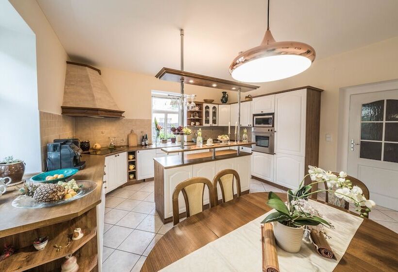 هتل Penzion Jasmín