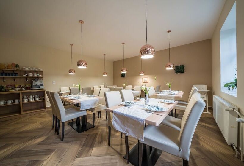 هتل Penzion Jasmín