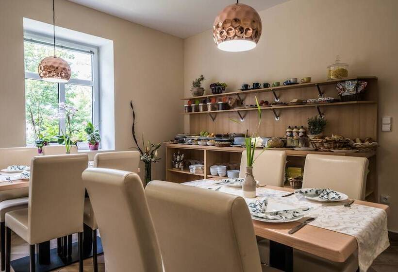 هتل Penzion Jasmín