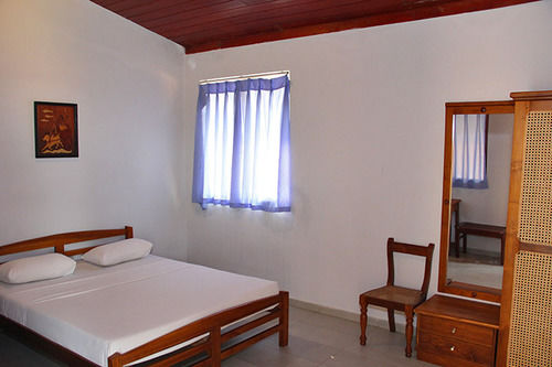 هتل Roy Villa Beach
