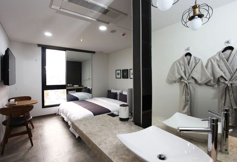 Fotos del hotel S&:  8