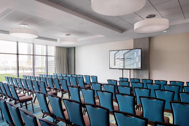 Отель Springhill Suites By Marriott San Diego Downtown/bayfront