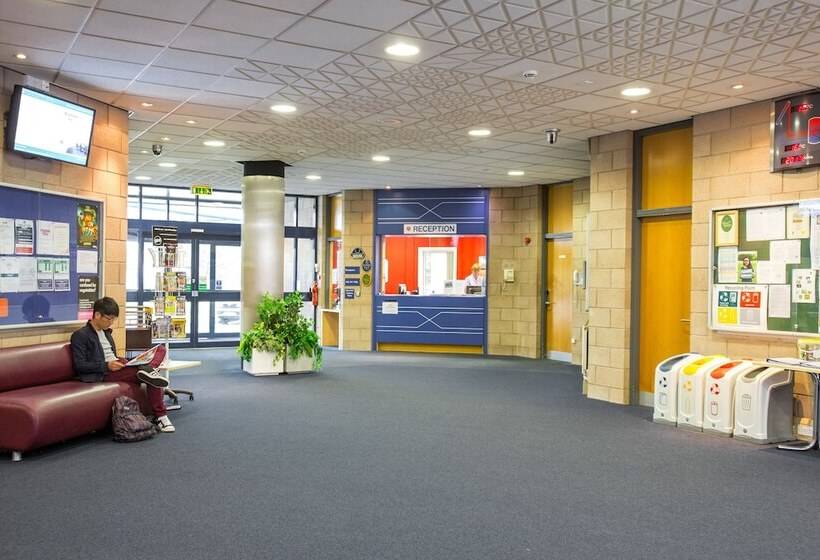 پانسیون Agnes Blackadder Hall Campus Accommodation