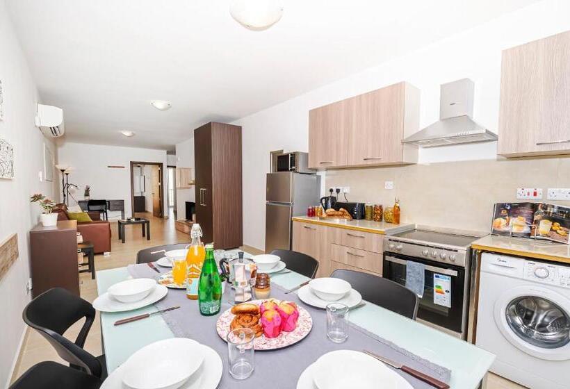 Summer Breeze Comfort Sunny Apartments Close To The Sandy Beaches   By Getawaysmalta