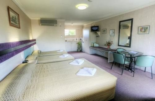 The Vines Motel & Cottages