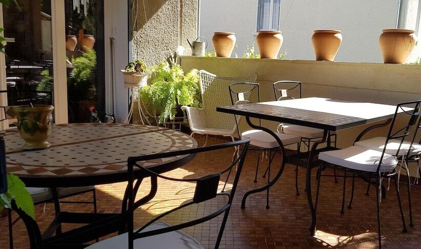 ベッドアンドブレックファースト Maison D Hôtes Et Roulotte Le 6 Bis