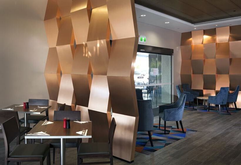 H On Mitchell Apartment