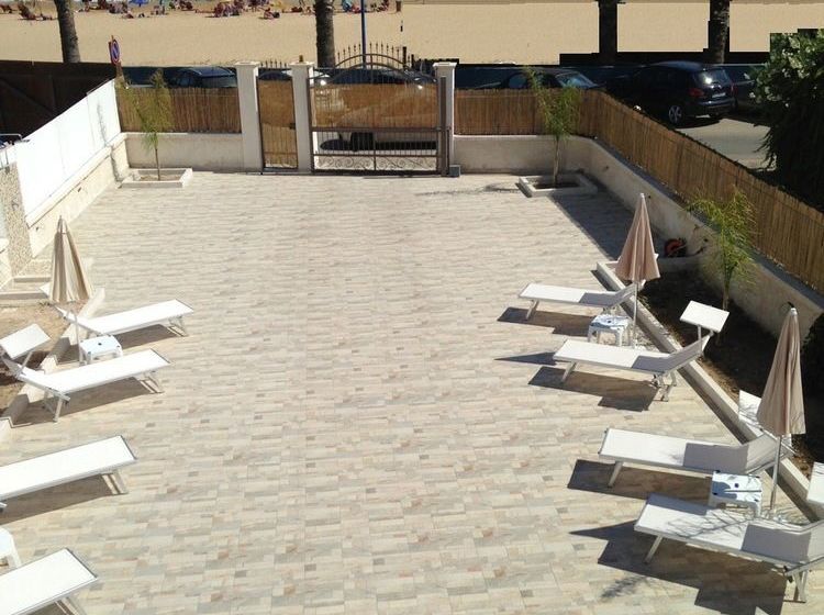 هتل Costa Del Sol