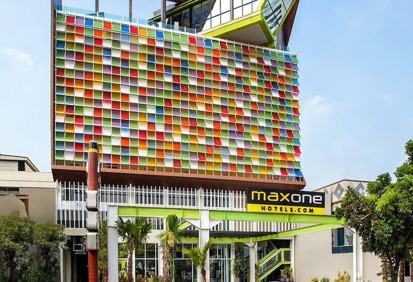 فندق Maxones At Tidar Surabaya