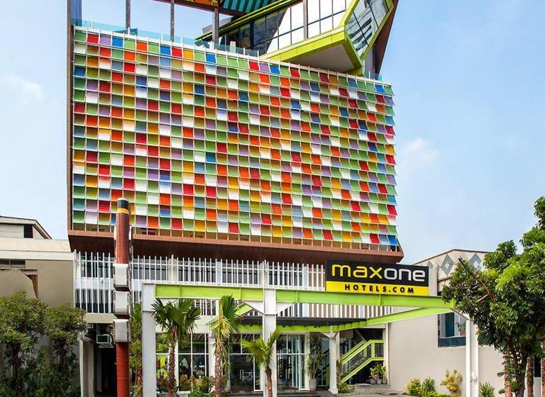 فندق Maxones At Tidar Surabaya